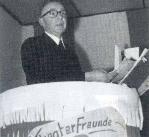 Theaterfreunde Barweiler - Pastor Gregor Groß in der Bütt, 1960